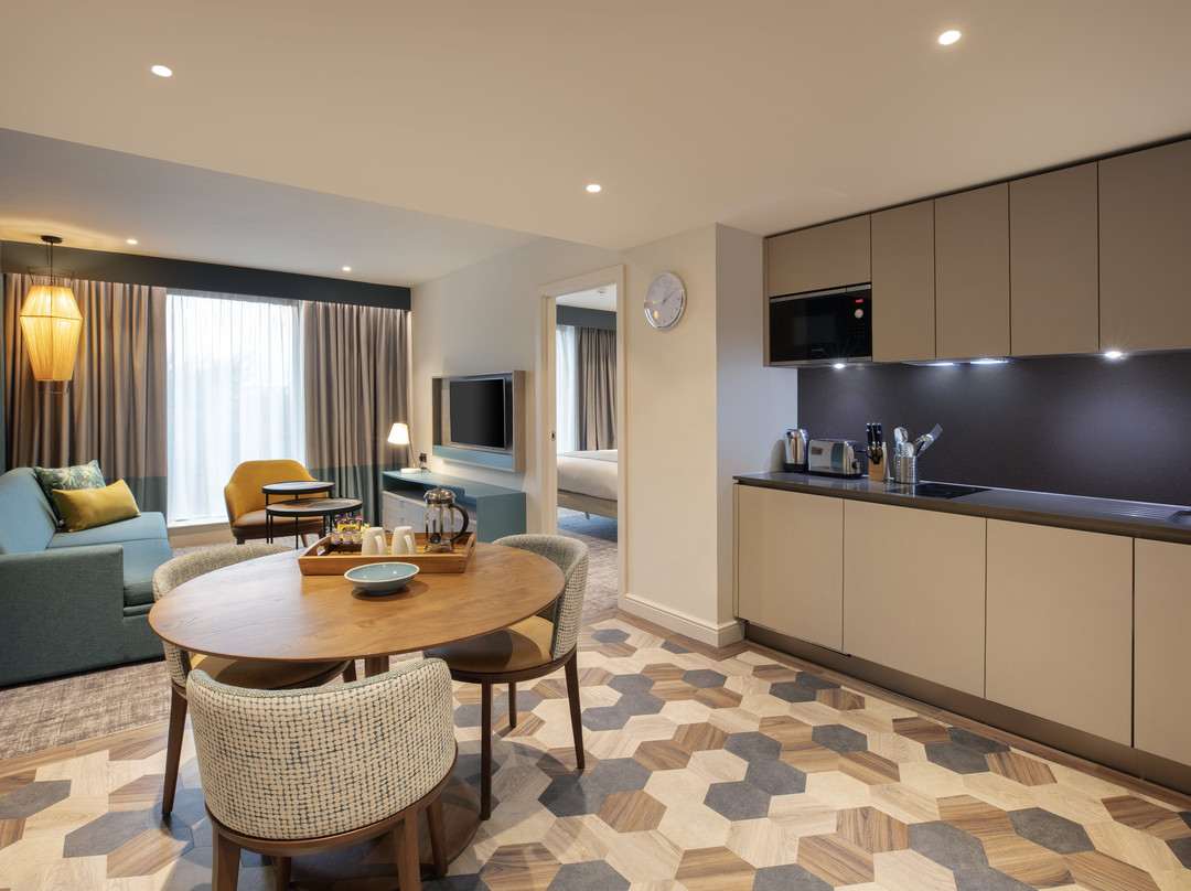 Staybridge Suites London - Heathrow Bath Road by IHG主图