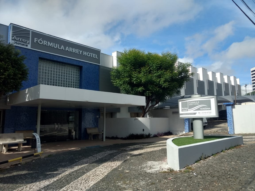 Fórmula Arrey酒店 - 特雷西纳