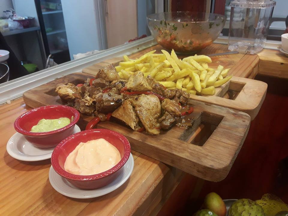 维多利亚餐馆和美食-La Terraza Bar & Grill