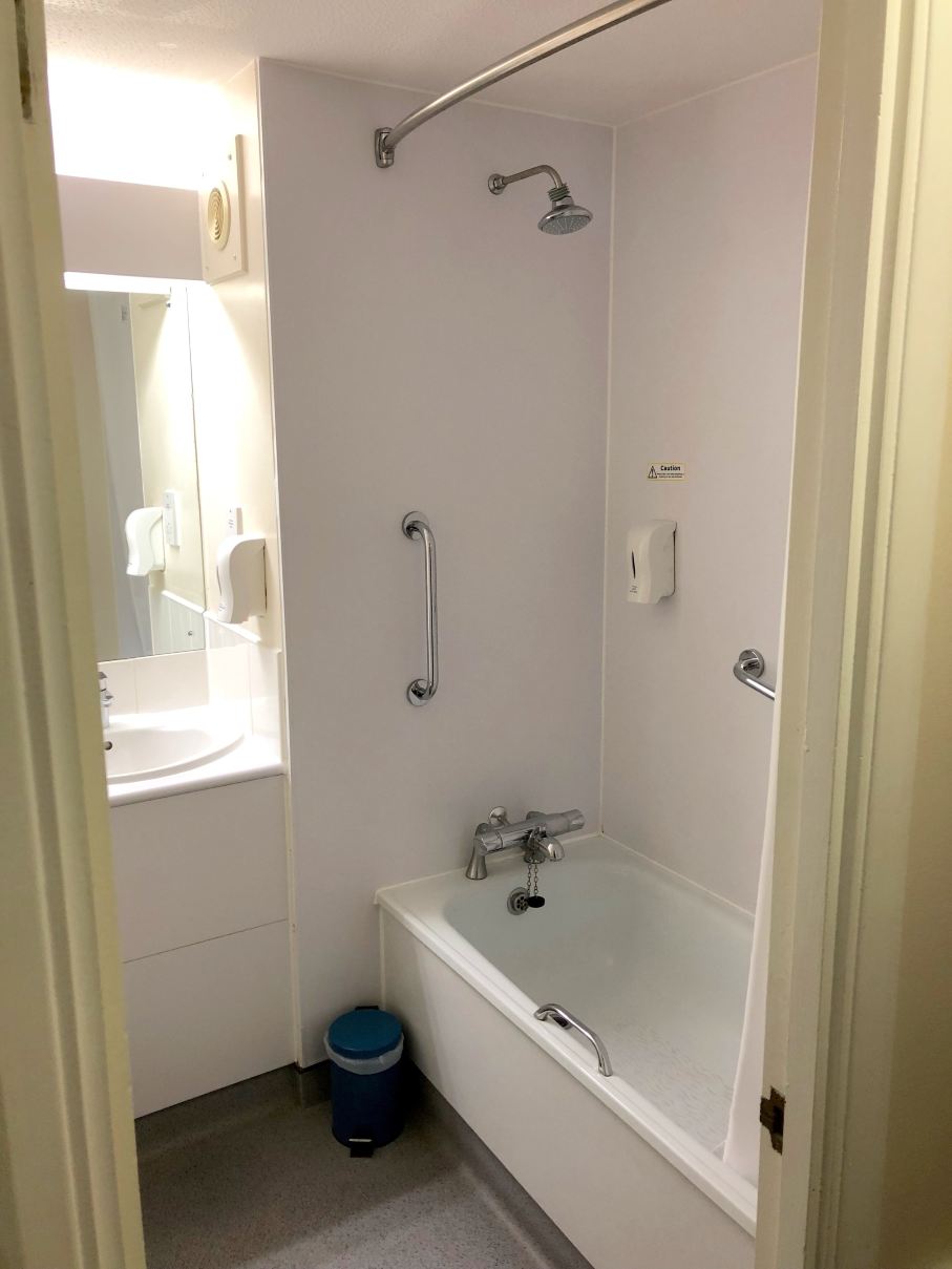 Travelodge Birmingham Hilton Park M6 Southbound-浴室
