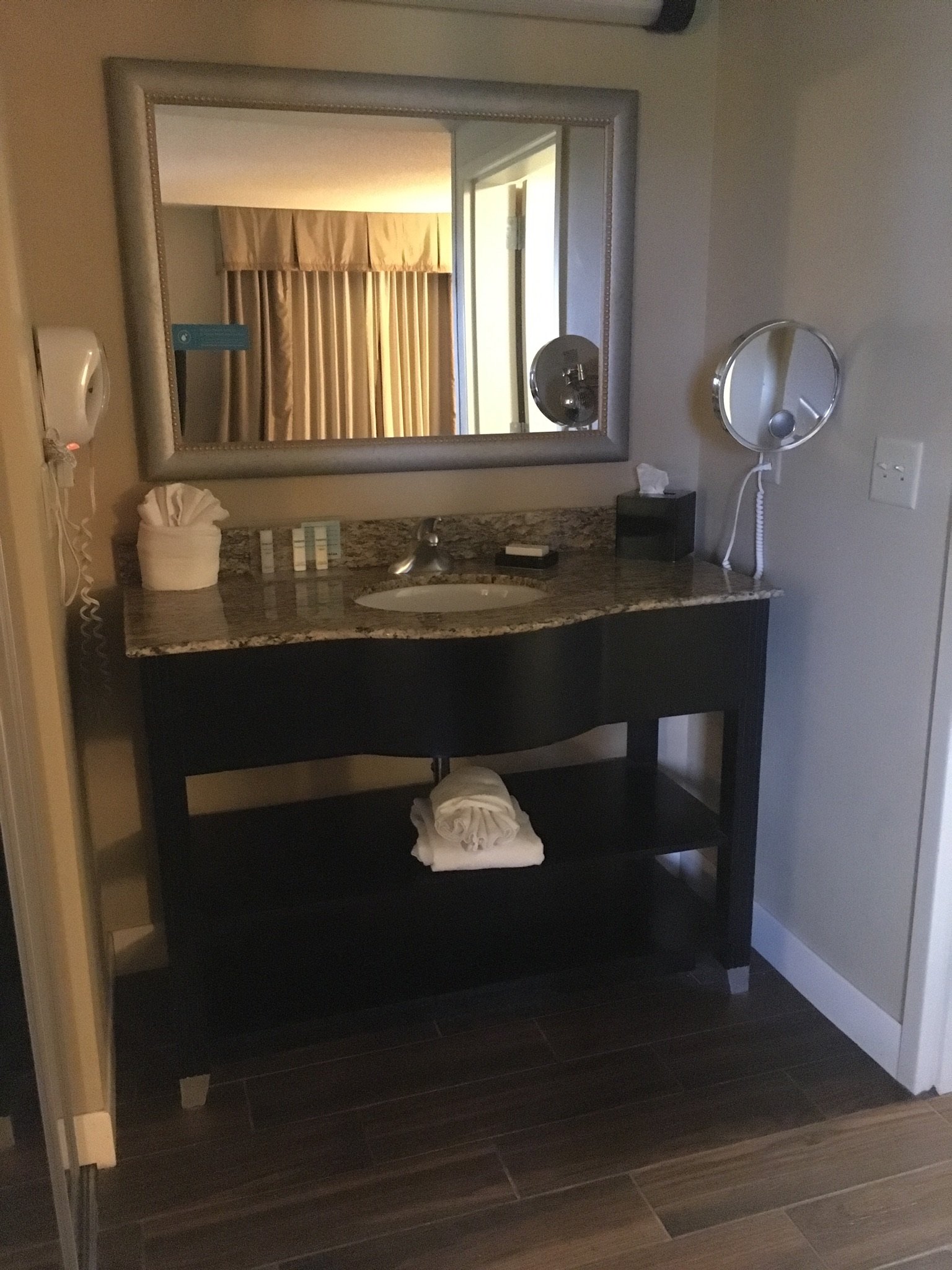 Hampton Inn & Suites Murfreesboro-浴室