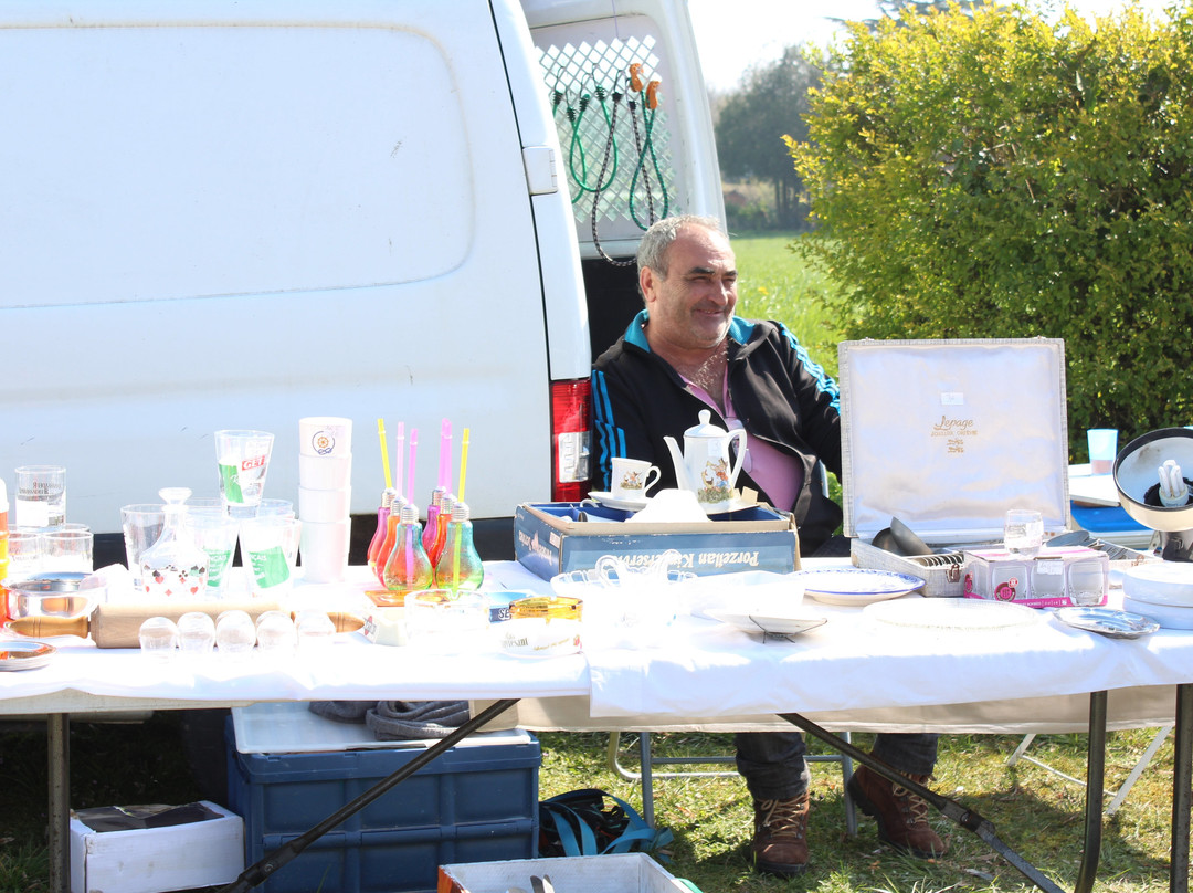 Foire et Brocante Mensuel de Chadurie-Chadurie必去景点