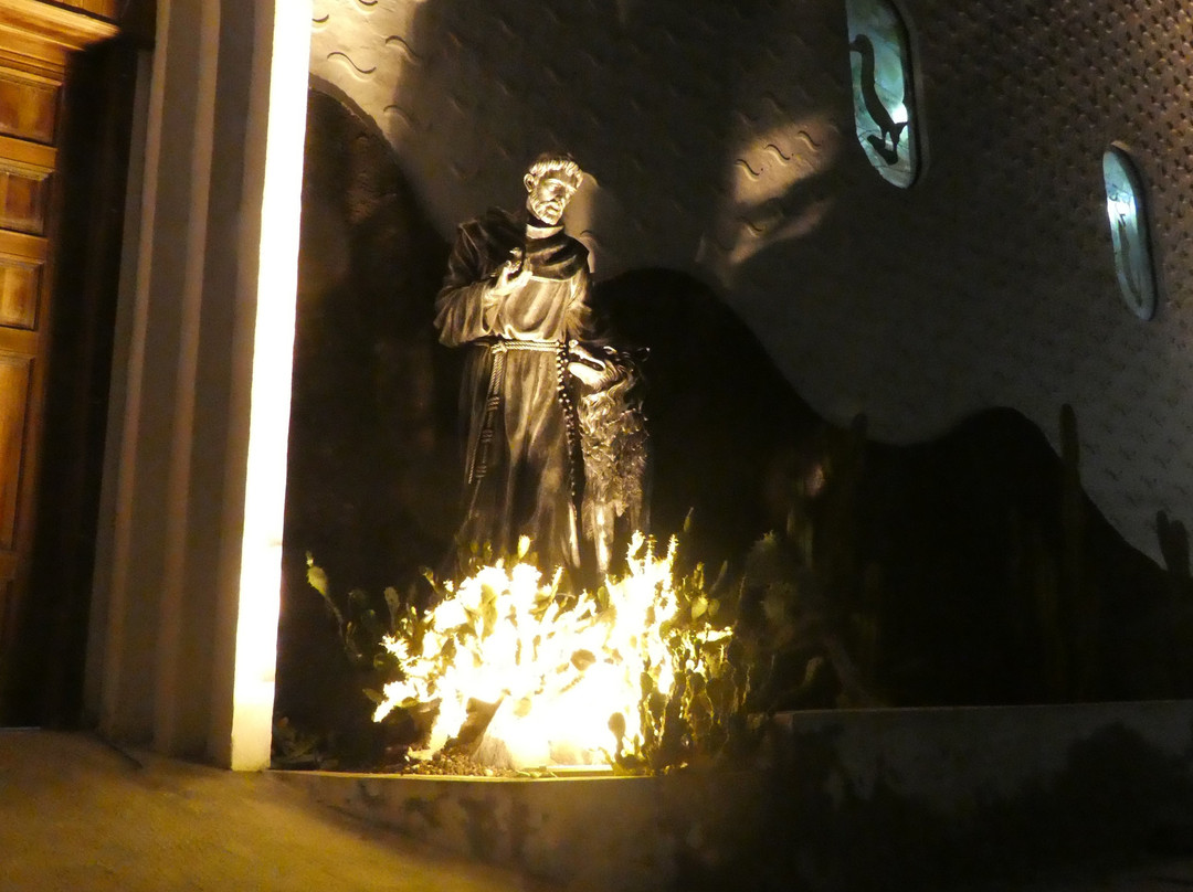 Iglesia Cristo Salvador-维里亚米尔港必去景点