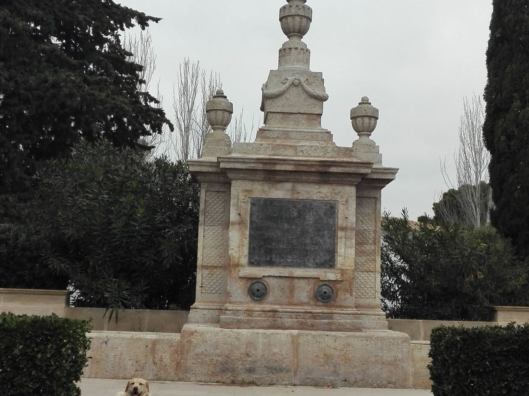 Cadrete旅游景点-Fuente de los Incredulos