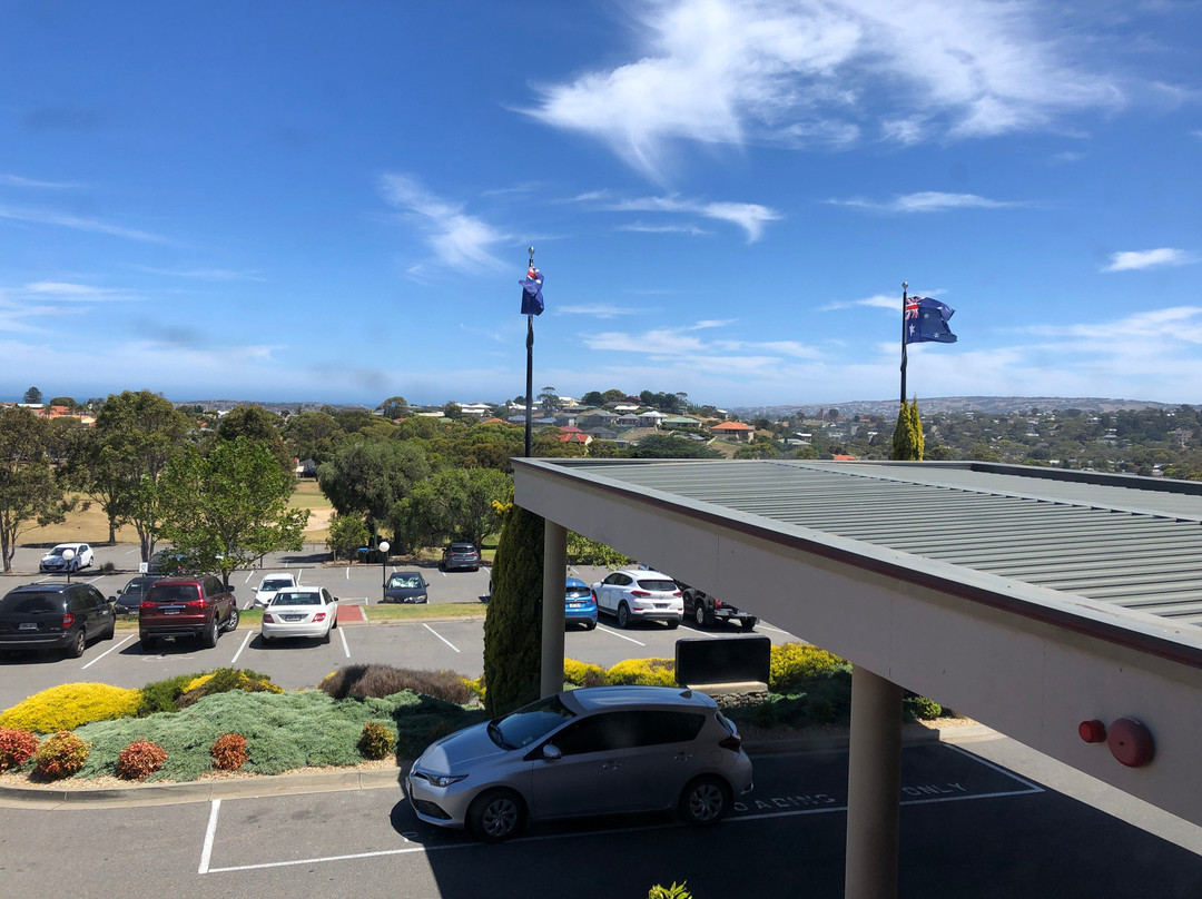 麦克拉肯乡村俱乐部酒店主图