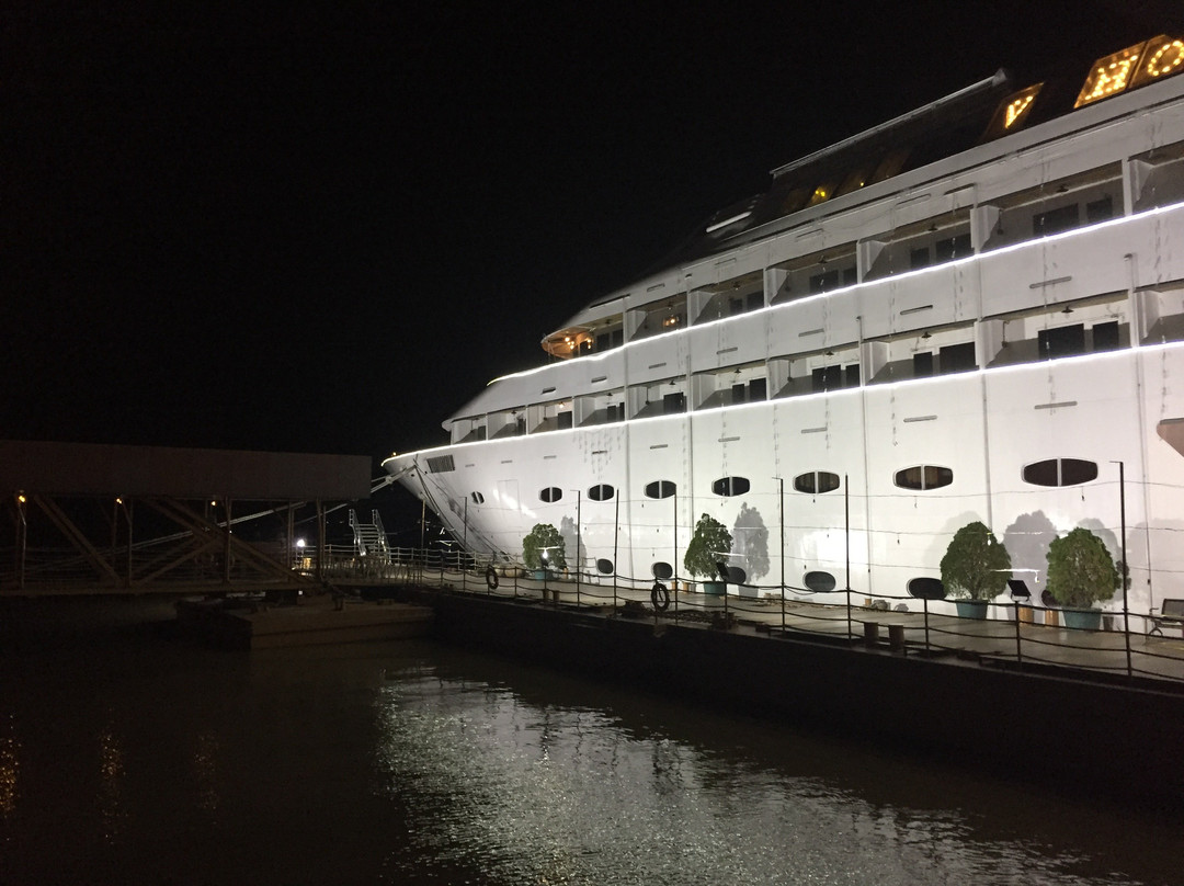 复古豪华游艇酒店主图