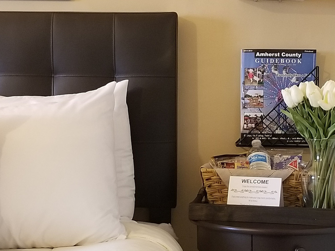 Amherst Inn主图