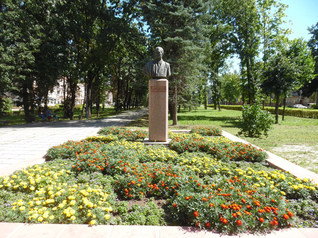 Monument to Frederic Joliot-Curie景点图片