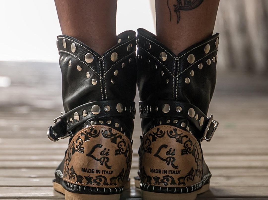 Indianini Outlet - L’Artigiano di Riccione-米萨诺阿德里亚蒂科必去景点