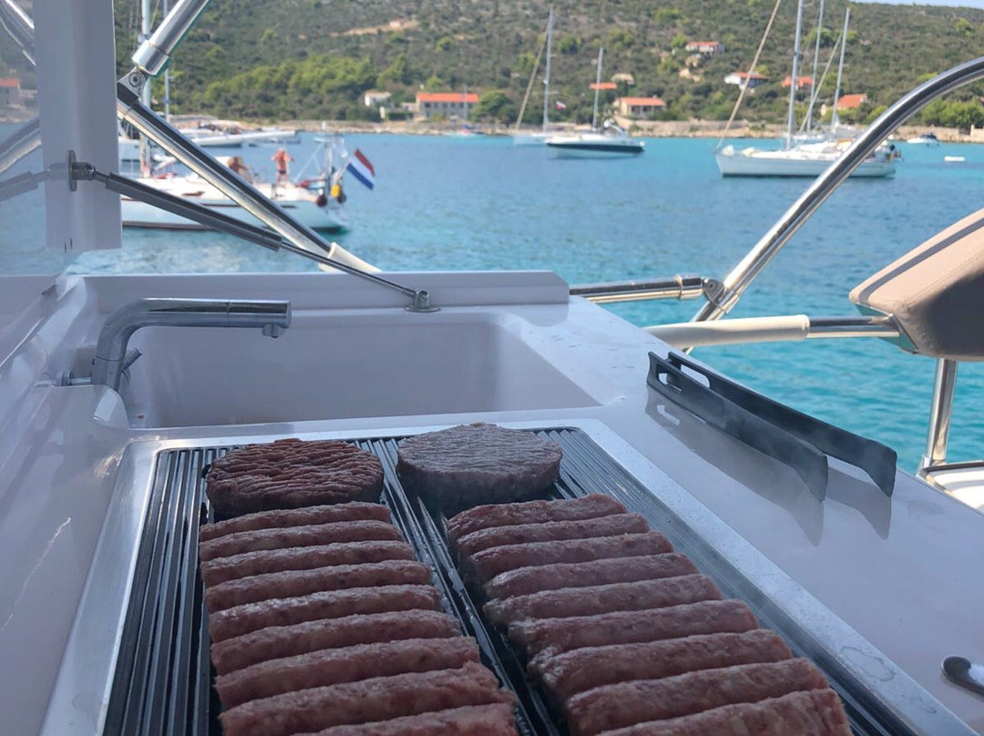 Adriatic Yacht d o.o.-罗戈尼察必去景点