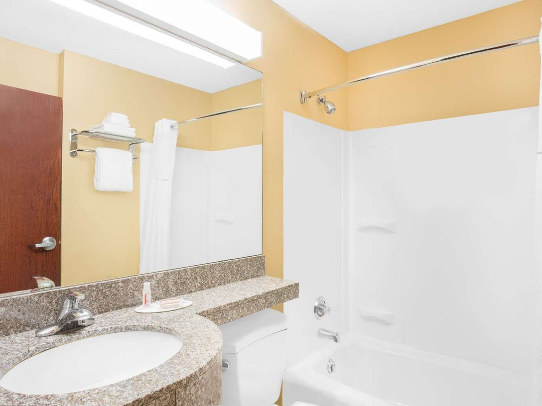 Microtel Inn & Suites by Wyndham Bentonville主图