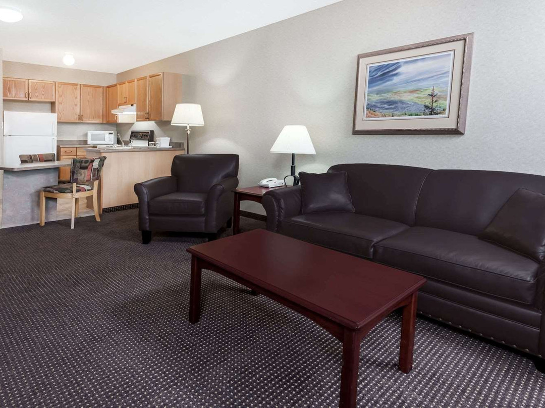 Stony Plain Inn & Suites主图