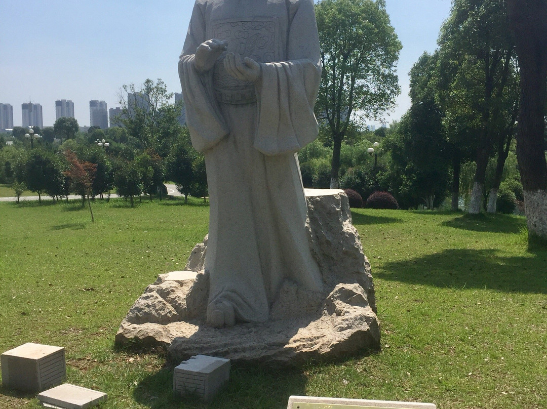 名人雕塑园-抚州市必去景点