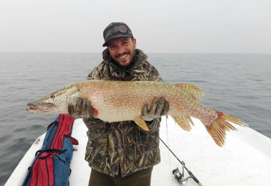 Wild Fishing Experience景点图片