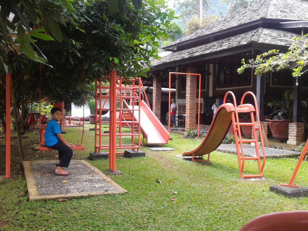 Rumah Makan Gentong