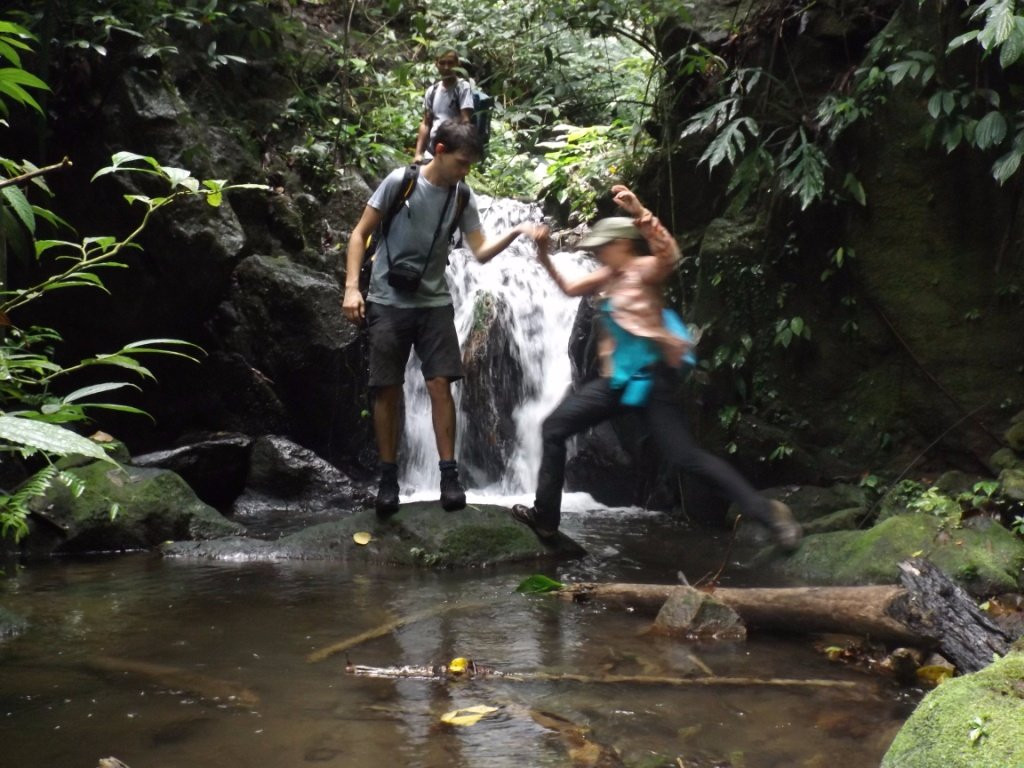 Ranoweh Waterfalls景点图片