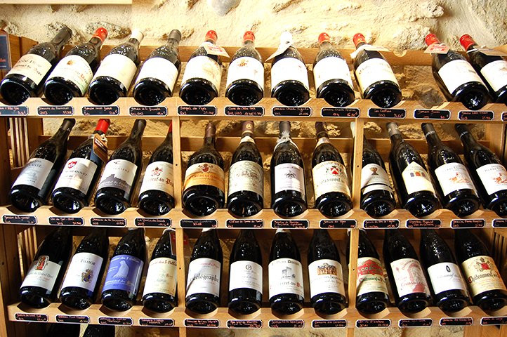 Vinadea - Maison des Vins et Vinotheque-教皇新堡必去景点