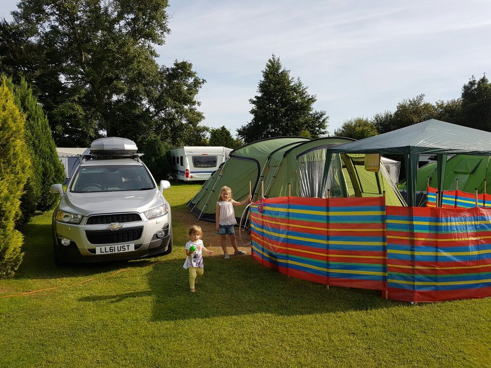 Llwyn Ffynnon Touring & Caravan Park