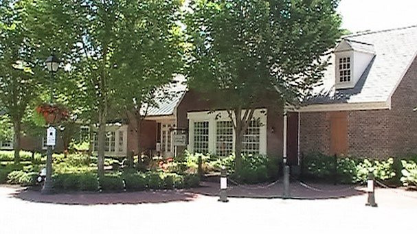 Auntie M's American Cottage景点图片