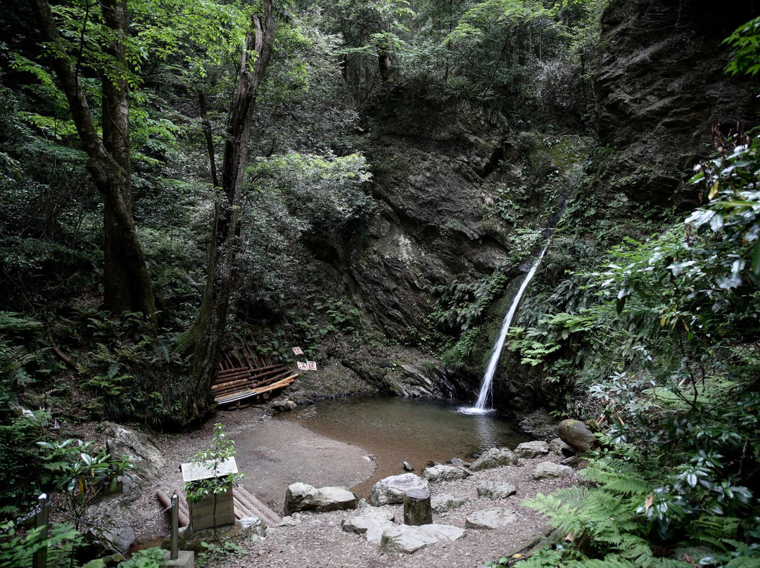 Shukuya Falls-毛吕山町必去景点