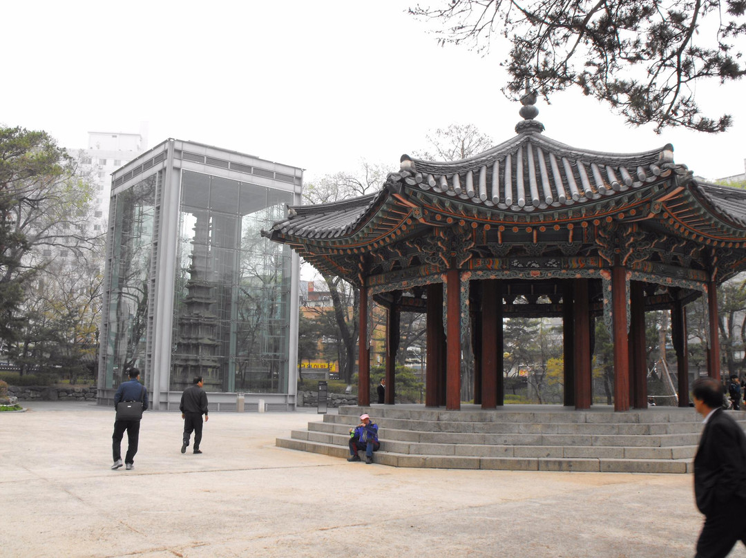 Ten-story Stone Pagoda of Wongaksa Temple Site-首尔必去景点