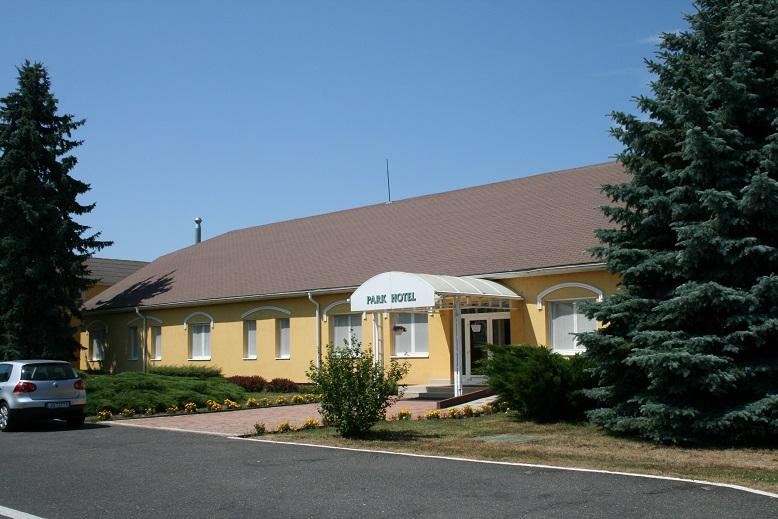 Park Hotel Es Rendezveny Centrum Babolna-官方