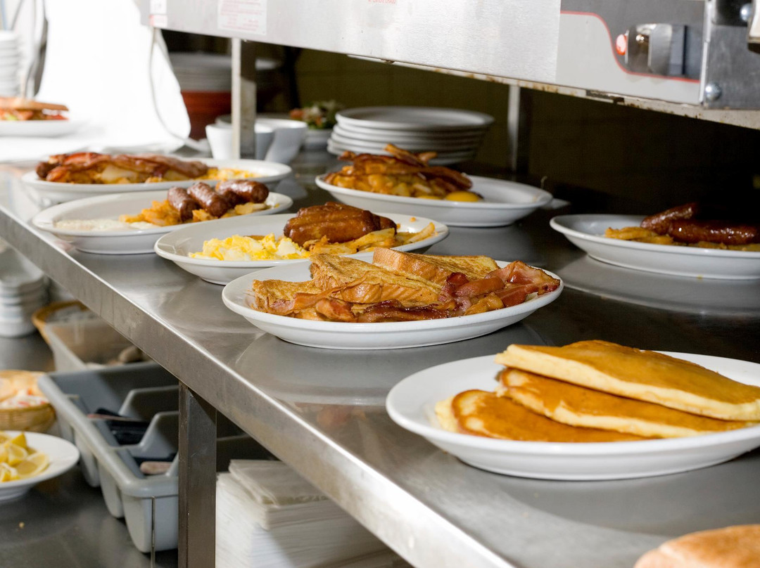 特哈查比餐馆和美食-Village Grill