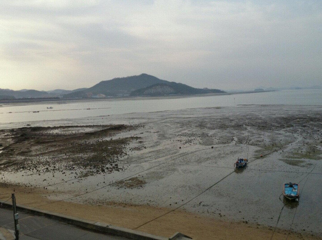 Muan Beach Hotel主图