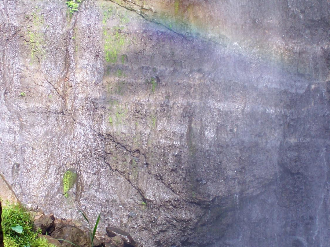 Kali Pancur Waterfall景点图片