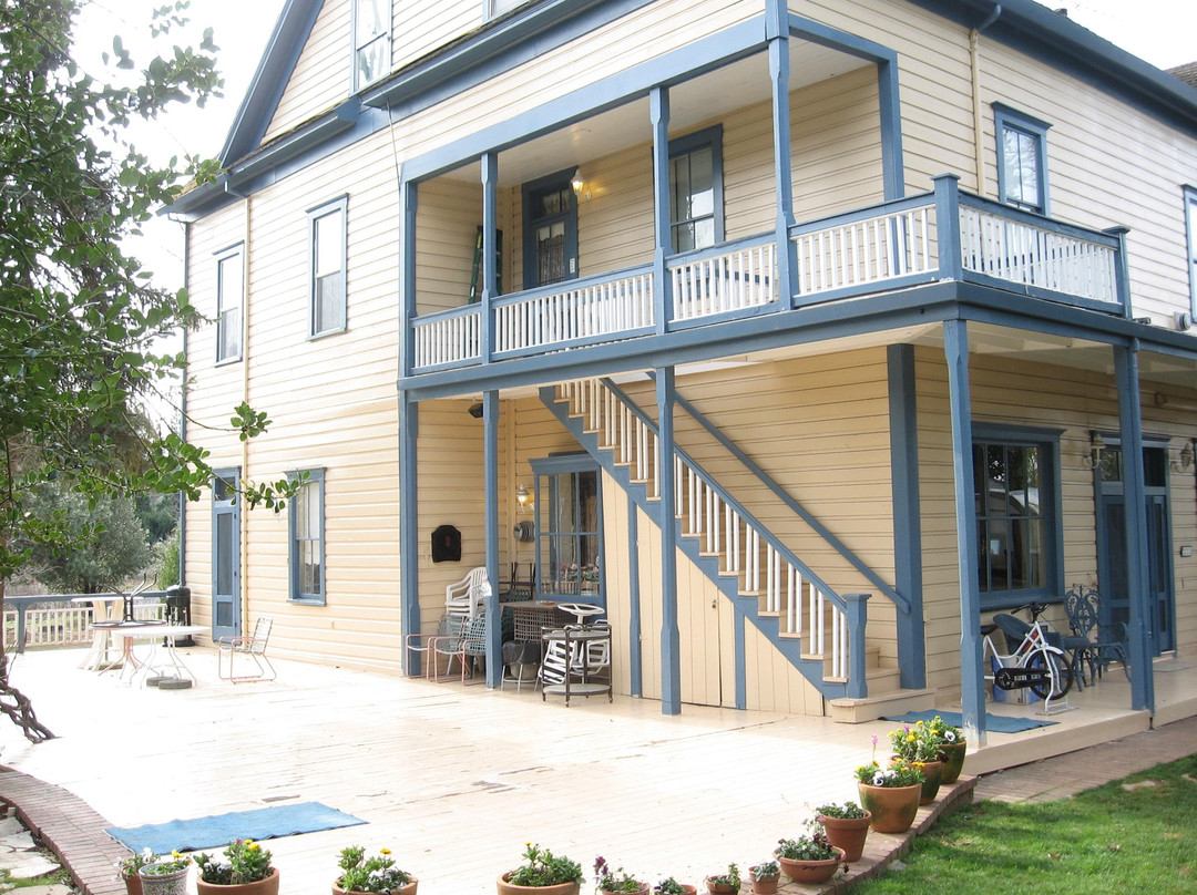 The Historic American River Inn主图