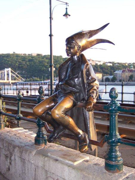 Korzo - Danube Embankment (Dunakorzó)-布达佩斯必去景点