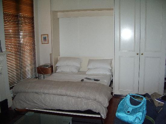Delphine Apartments