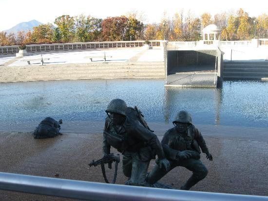 National D-Day Memorial-Bedford必去景点