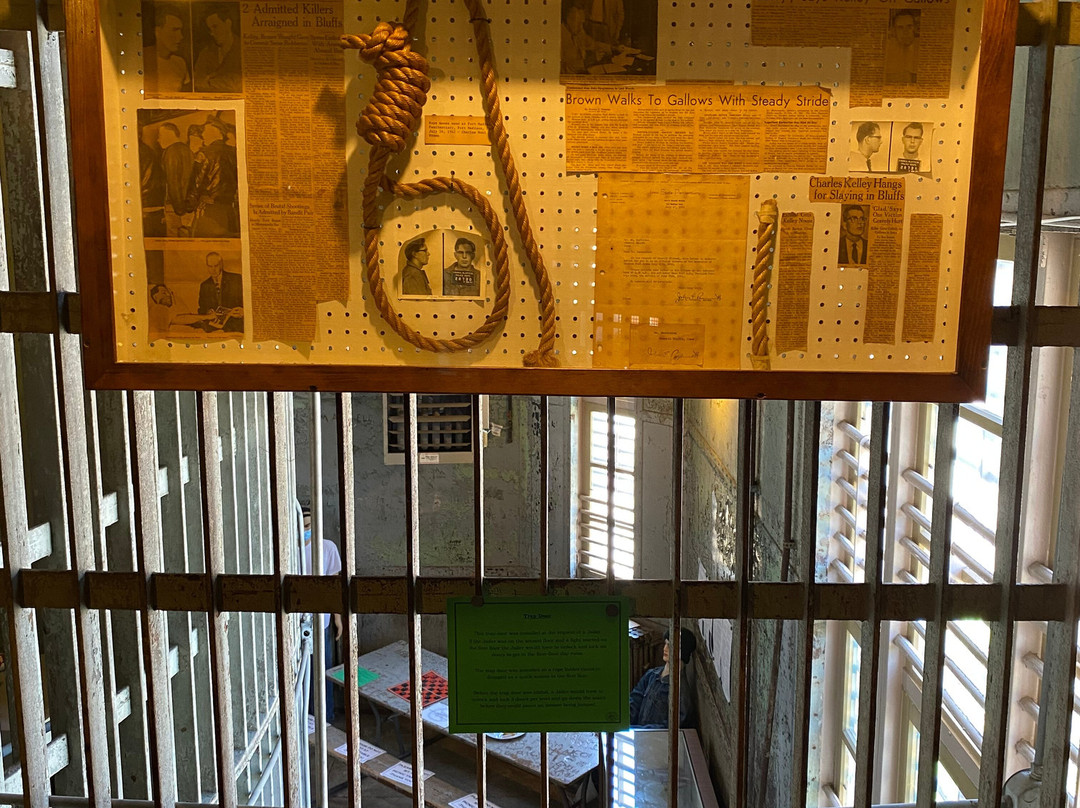 Squirrel Cage Jail-康瑟尔布拉夫斯必去景点