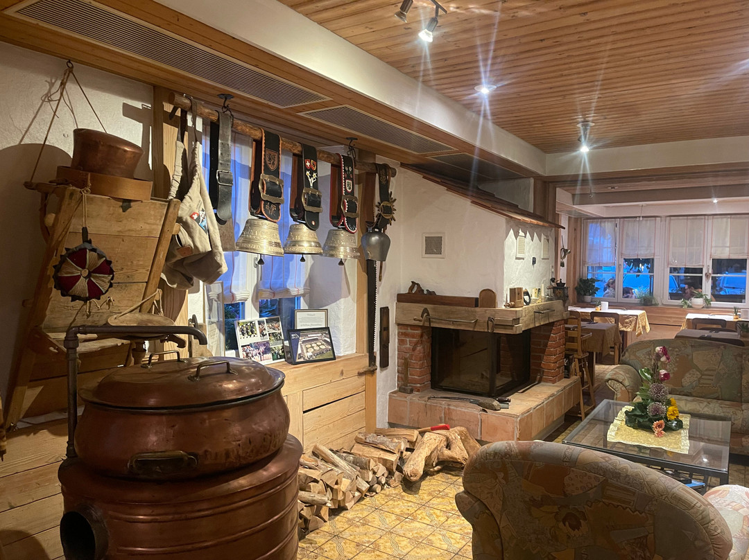 哈德曼尼邮局酒店主图