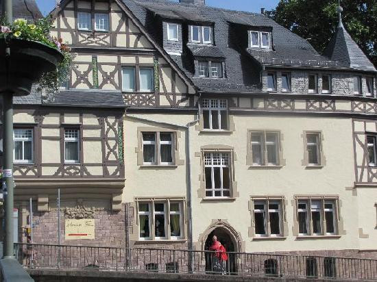 Alte Schwanenapotheke-巴特克罗伊茨纳赫必去景点