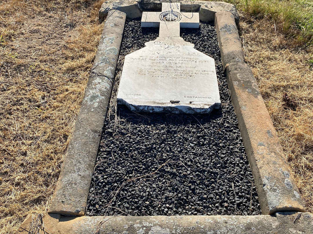 Adelong Cemetery景点图片