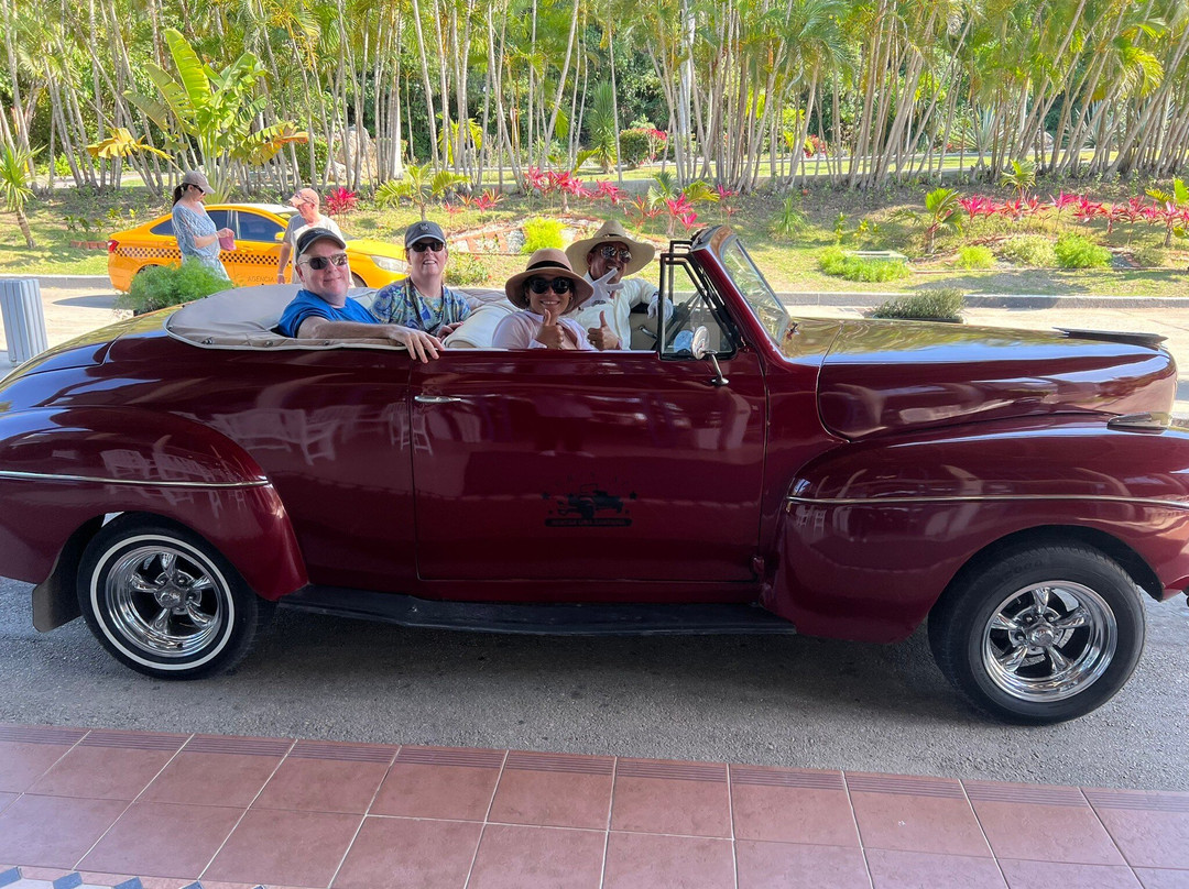 Cuban Classic Car Tours by Eddy景点图片