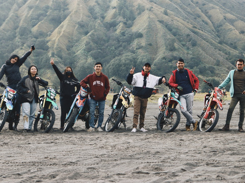 Bromo Private Tours (IDR 780.000/pax/max. 6 pax) : Sunrise Point, Bromo Crater, Savanna Bromo and Teletubies, Widodaren and Penjanjakan Hill