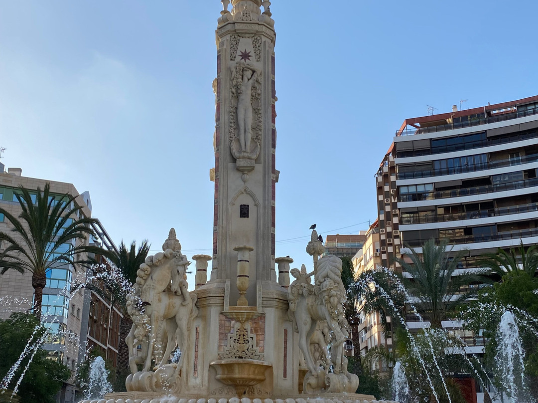 Plaza de Los Luceros景点图片