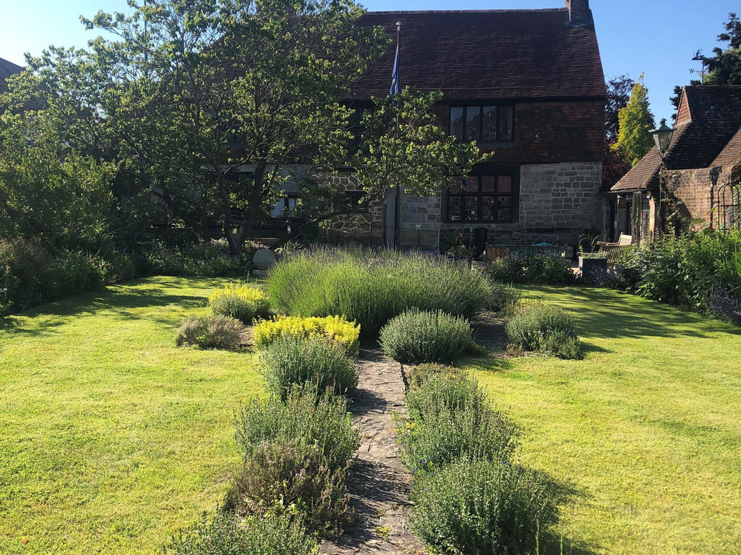 The Almonry Historic House & Gardens景点图片