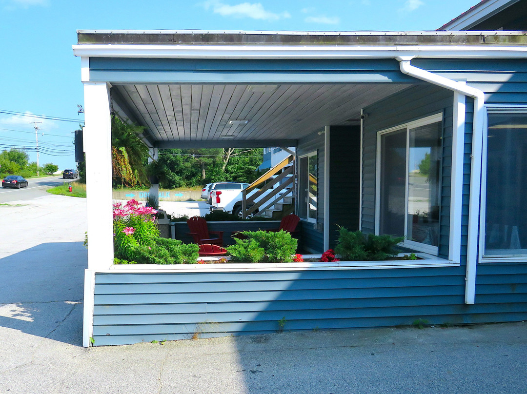 Colonial Inn Ellsworth主图