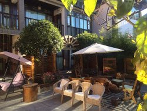 束河燕巢客栈主图