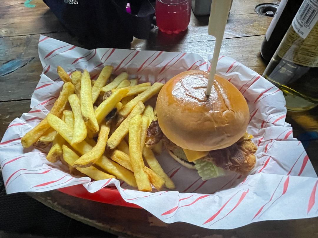 Legends Sports and Pool Bar-布伦特里必去景点