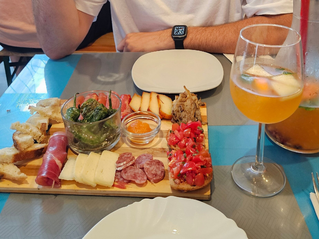 Manu Restaurante & Tapas Bar