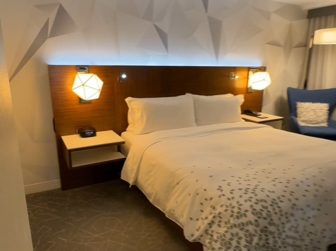 埃德蒙顿机场万丽酒店主图