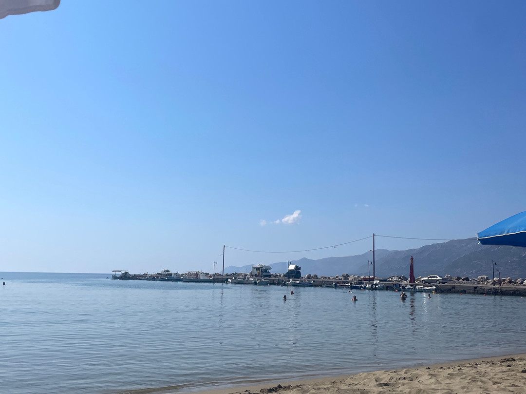 Paralia Kotrona-Kotronas必去景点