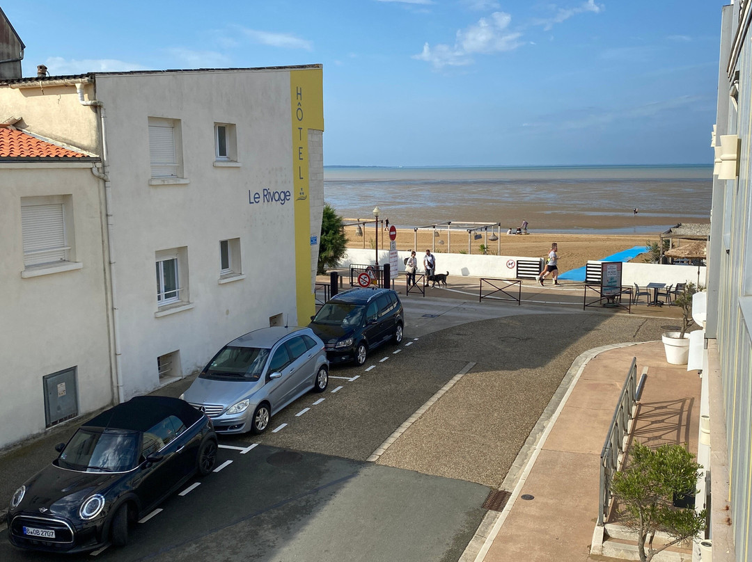Logis Hôtel Acadie Rest. le Saint-Victor主图