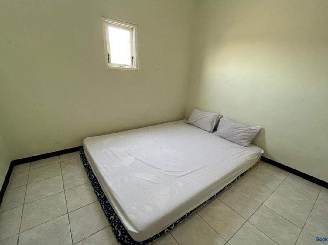 Oyo Life  92982 Kost Berkah Ibu