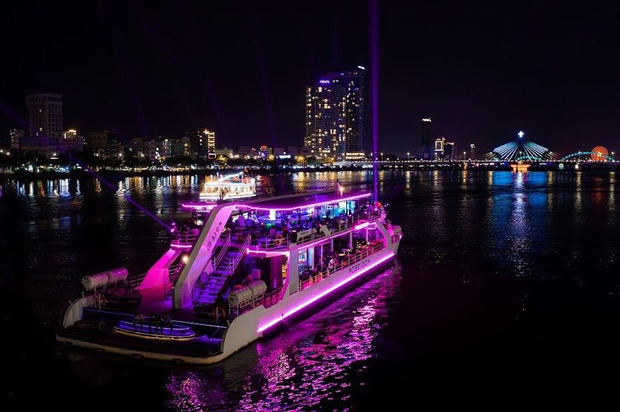 Poseidon Dining Cruise Experience in Da Nang